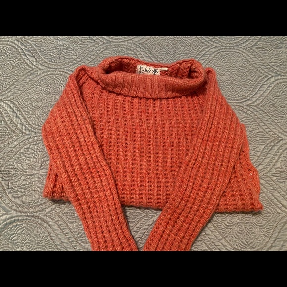Coral sweater. Size medium. - Picture 5 of 10